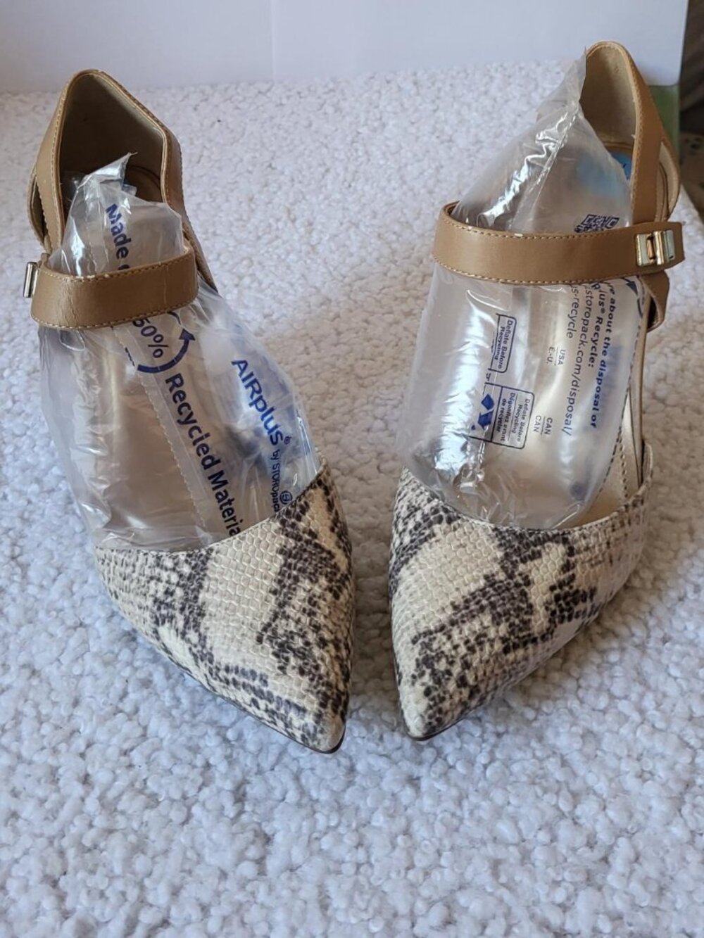 BCBGeneration CROC TOES WITH TAN STRAPS & CROC HEELS - SIZE 7.5 - NWT